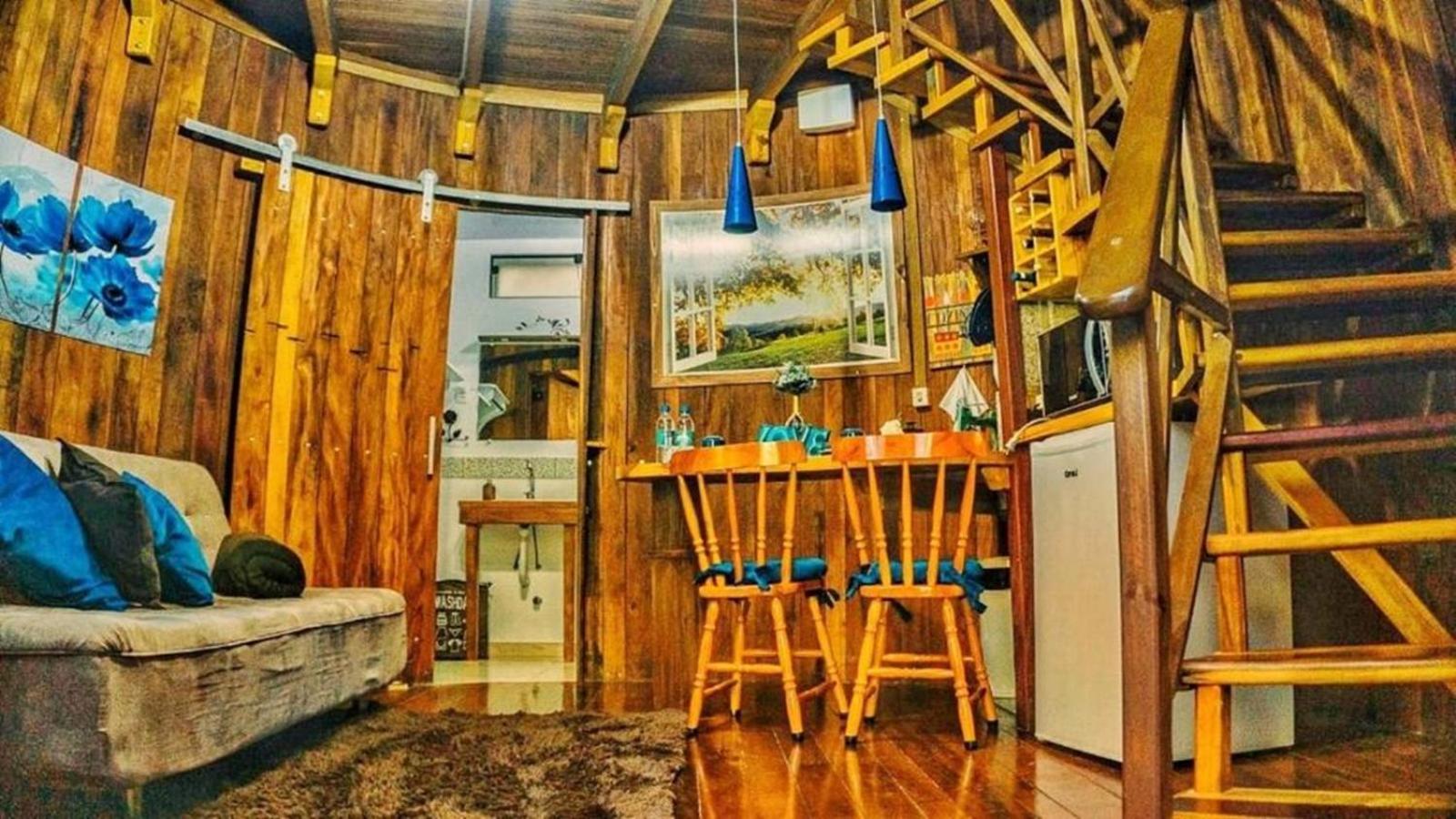 Chale Tematico Em Pipa De Vinho - Parada Da Pipa Chales Canela Kamer foto